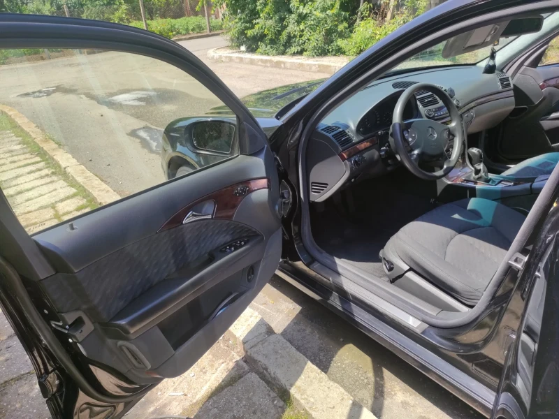 Mercedes-Benz E 200, снимка 5 - Автомобили и джипове - 50921168