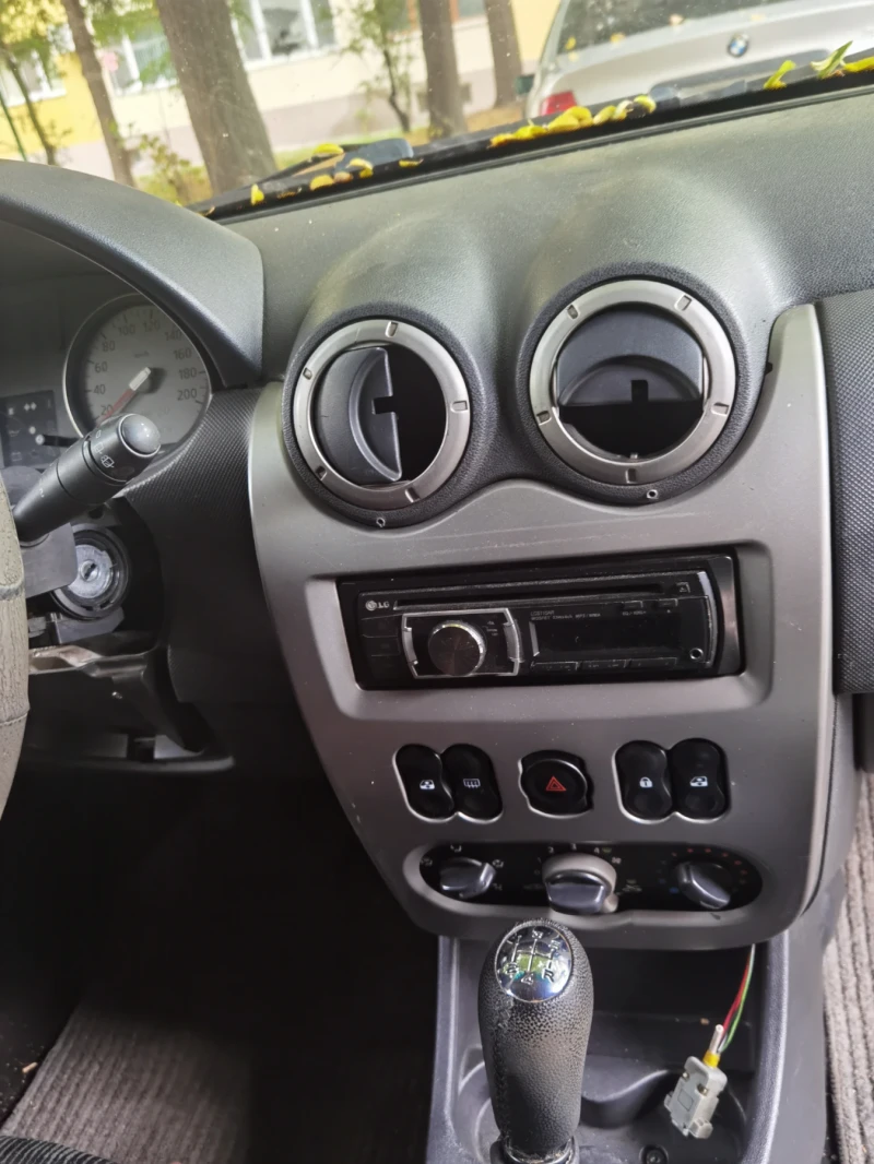 Dacia Logan, снимка 5 - Автомобили и джипове - 52288603