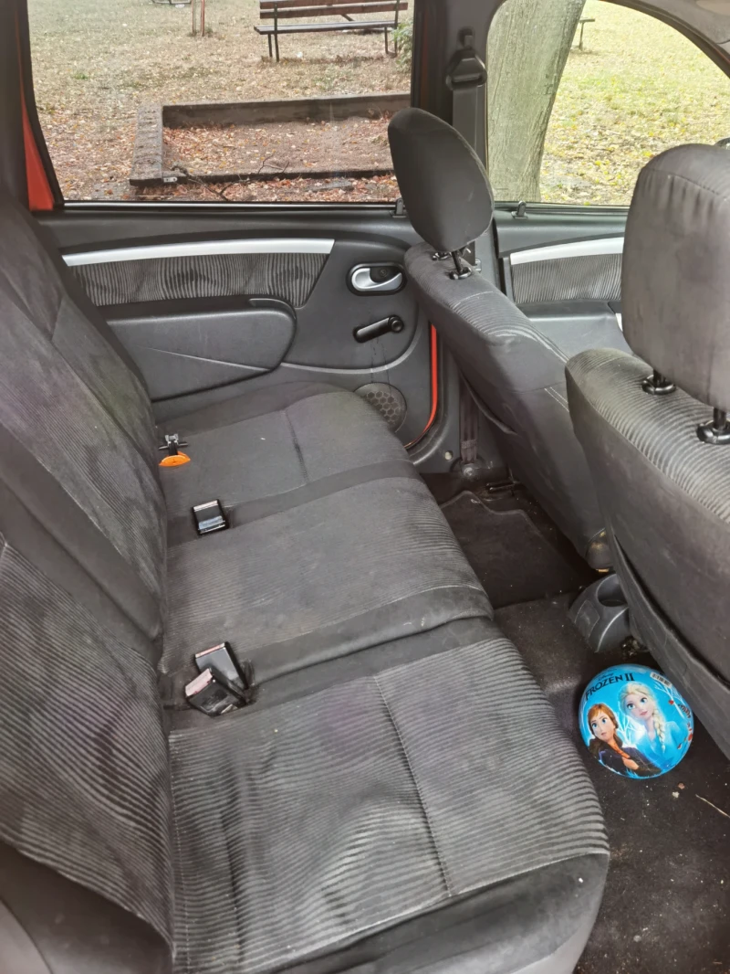 Dacia Logan, снимка 6 - Автомобили и джипове - 52288603