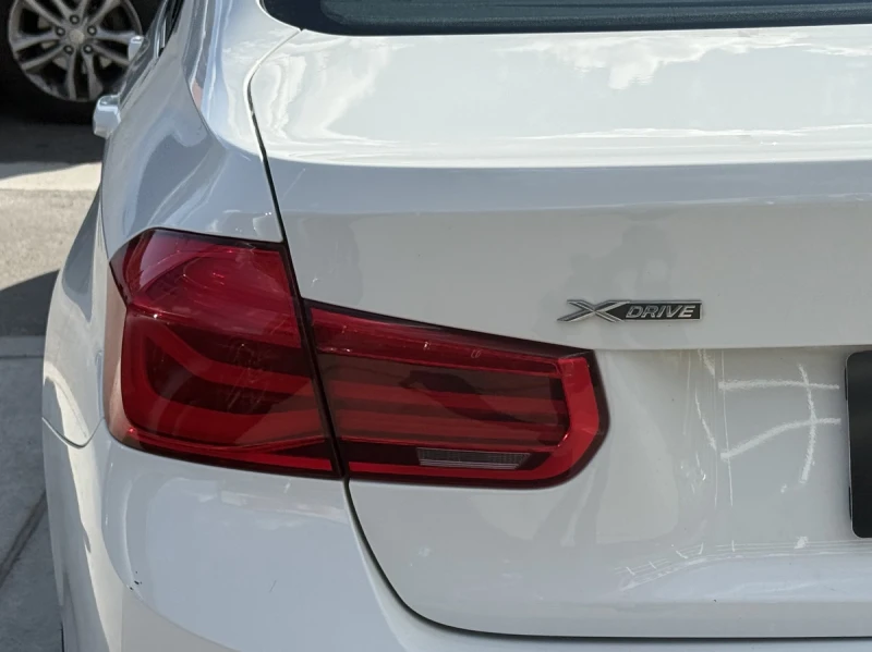 BMW 330 xDrive / PREMIUM / HARMAN-KARDON / PANO / RED INT, снимка 5 - Автомобили и джипове - 52749663