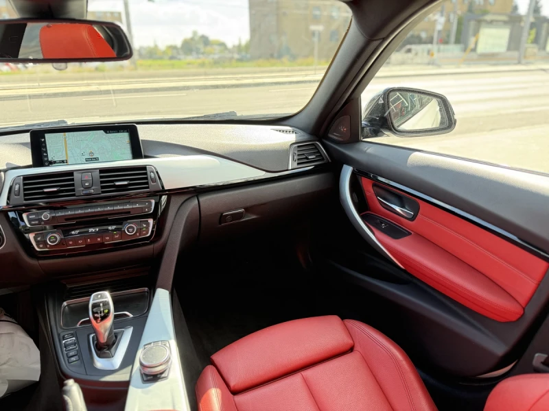 BMW 330 xDrive / PREMIUM / HARMAN-KARDON / PANO / RED INT, снимка 9 - Автомобили и джипове - 52749663