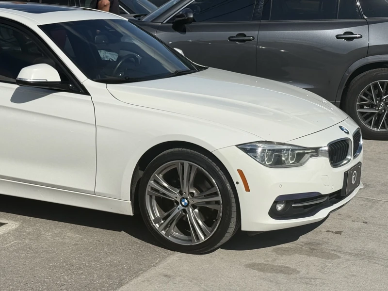 BMW 330 xDrive / PREMIUM / HARMAN-KARDON / PANO / RED INT, снимка 3 - Автомобили и джипове - 52749663