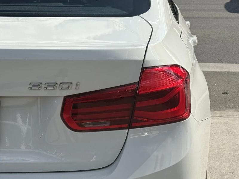 BMW 330 xDrive / PREMIUM / HARMAN-KARDON / PANO / RED INT, снимка 4 - Автомобили и джипове - 52749663