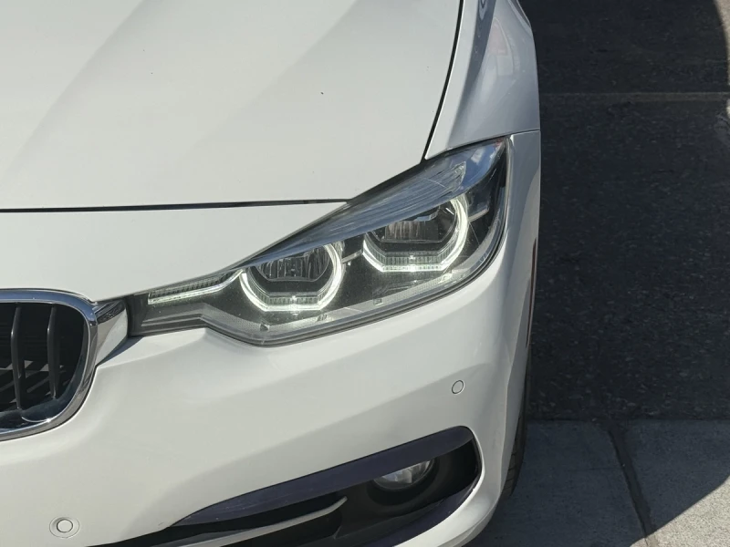 BMW 330 xDrive / PREMIUM / HARMAN-KARDON / PANO / RED INT, снимка 2 - Автомобили и джипове - 52749663