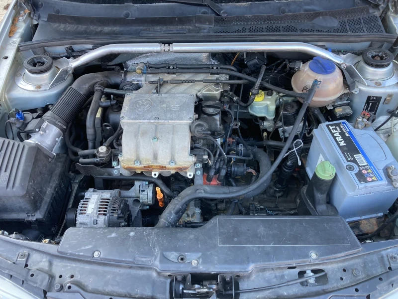 VW Golf, снимка 5 - Автомобили и джипове - 53140510