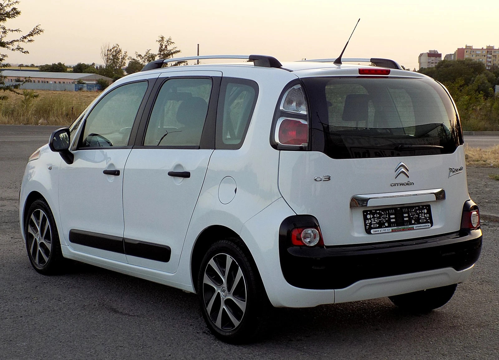 Citroen C3 Picasso 1.4i/95к.с/FACELIFT - изображение 5