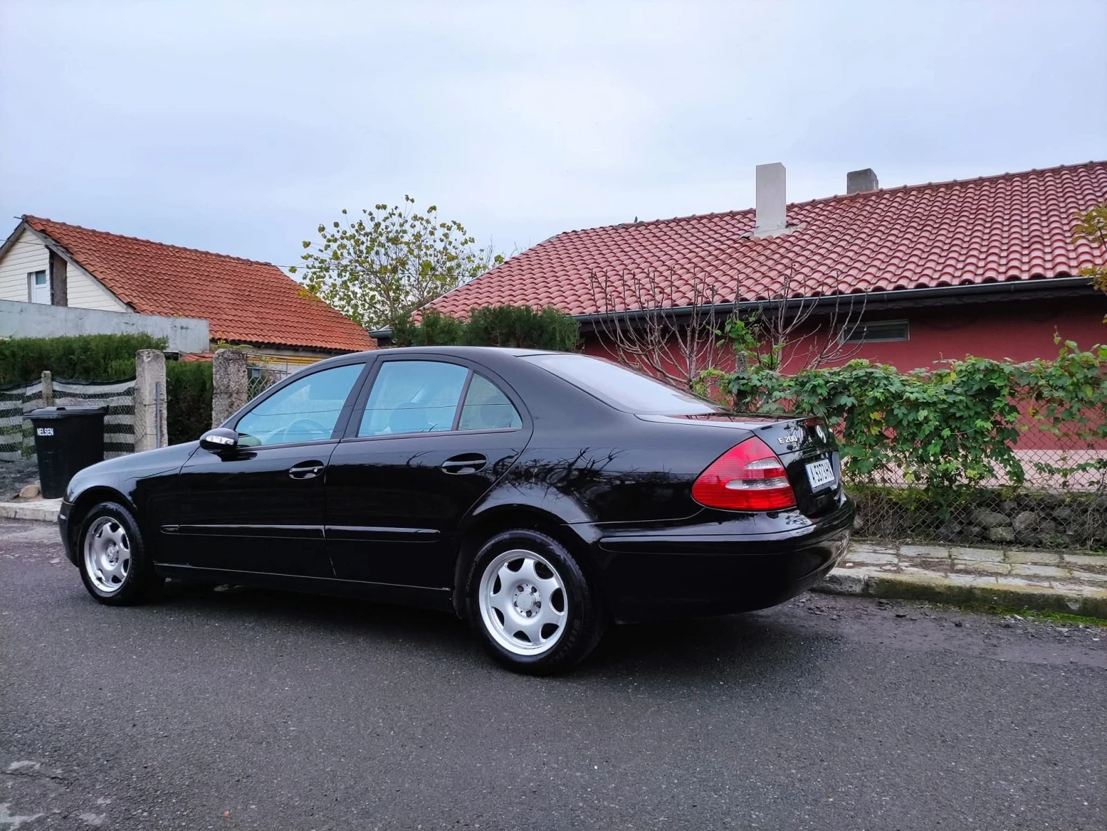 Mercedes-Benz E 200  - изображение 8