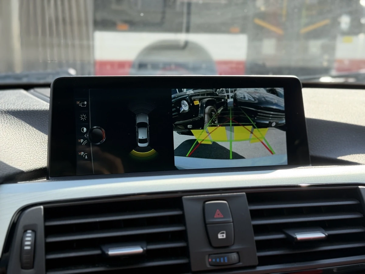 BMW 330 xDrive / PREMIUM / HARMAN-KARDON / PANO / RED INT | Mobile.bg   12