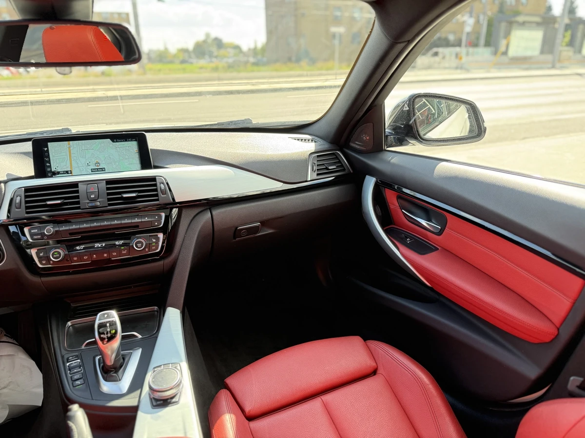 BMW 330 xDrive / PREMIUM / HARMAN-KARDON / PANO / RED INT - изображение 9