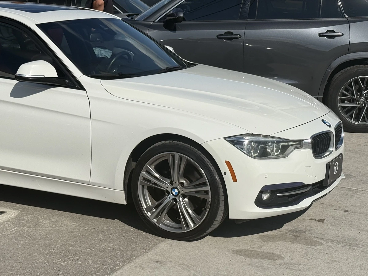 BMW 330 xDrive / PREMIUM / HARMAN-KARDON / PANO / RED INT - изображение 3