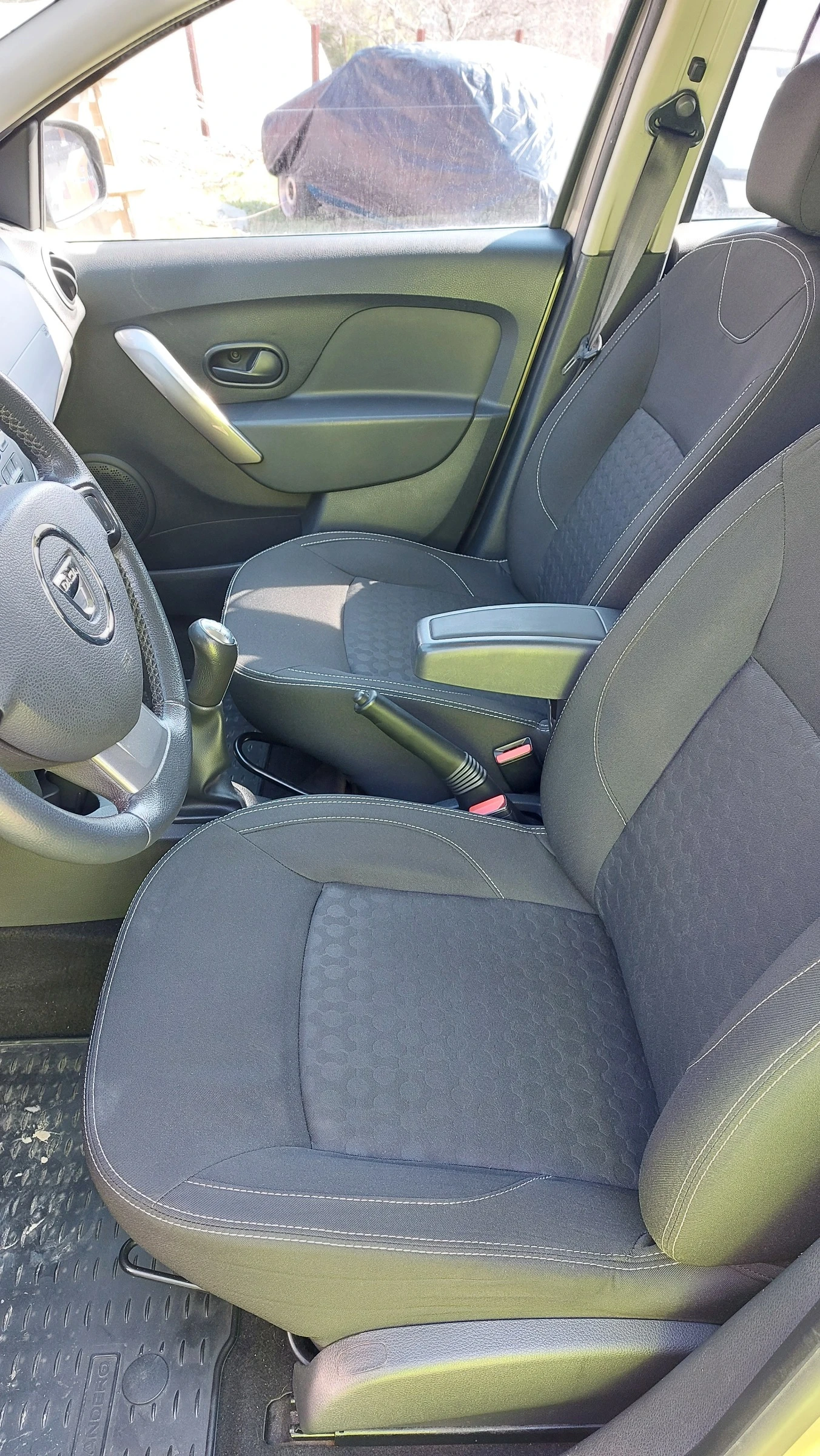 Dacia Sandero, снимка 6 - Автомобили и джипове - 53710959