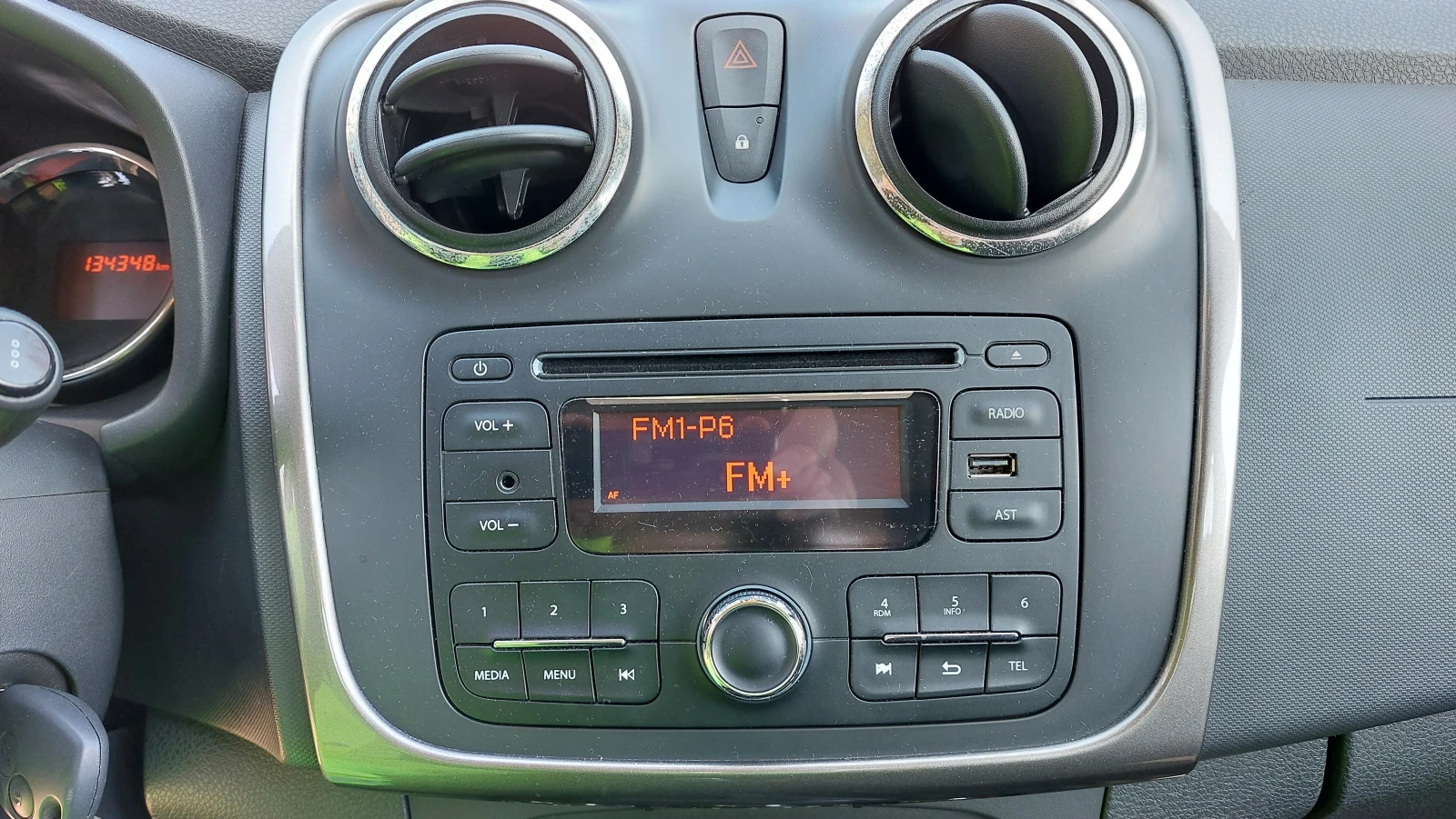 Dacia Sandero, снимка 12 - Автомобили и джипове - 53710959