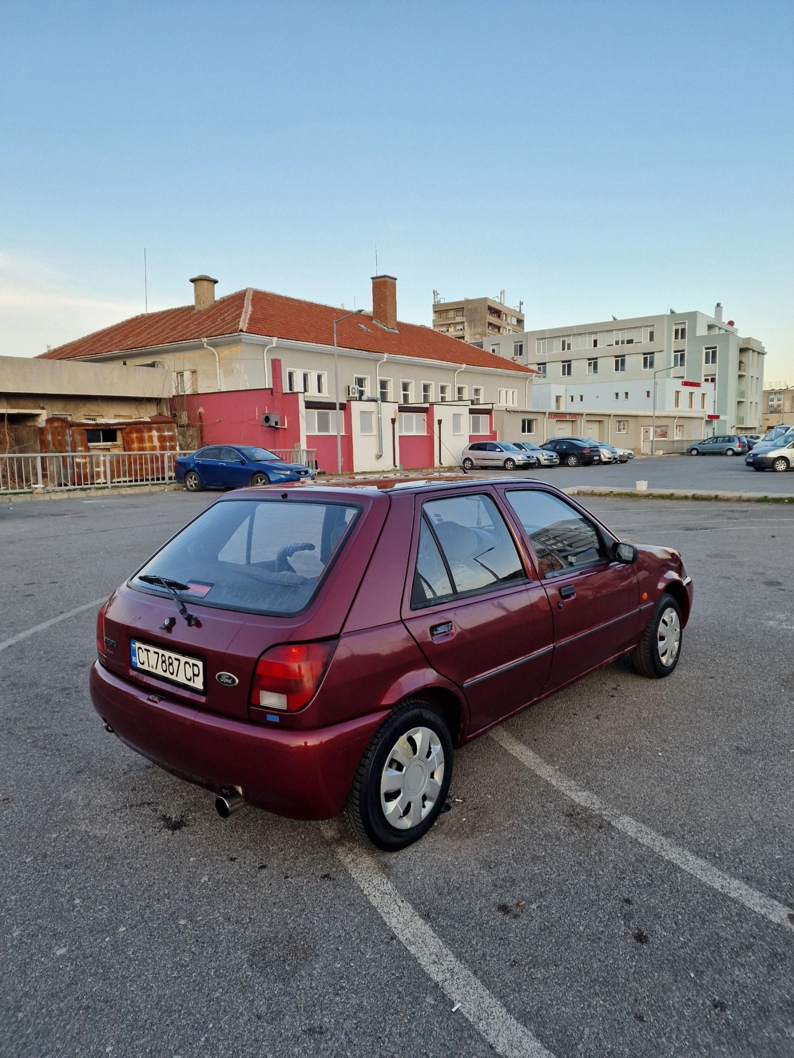 Ford Fiesta 1.8 Дизел, снимка 5 - Автомобили и джипове - 53840337