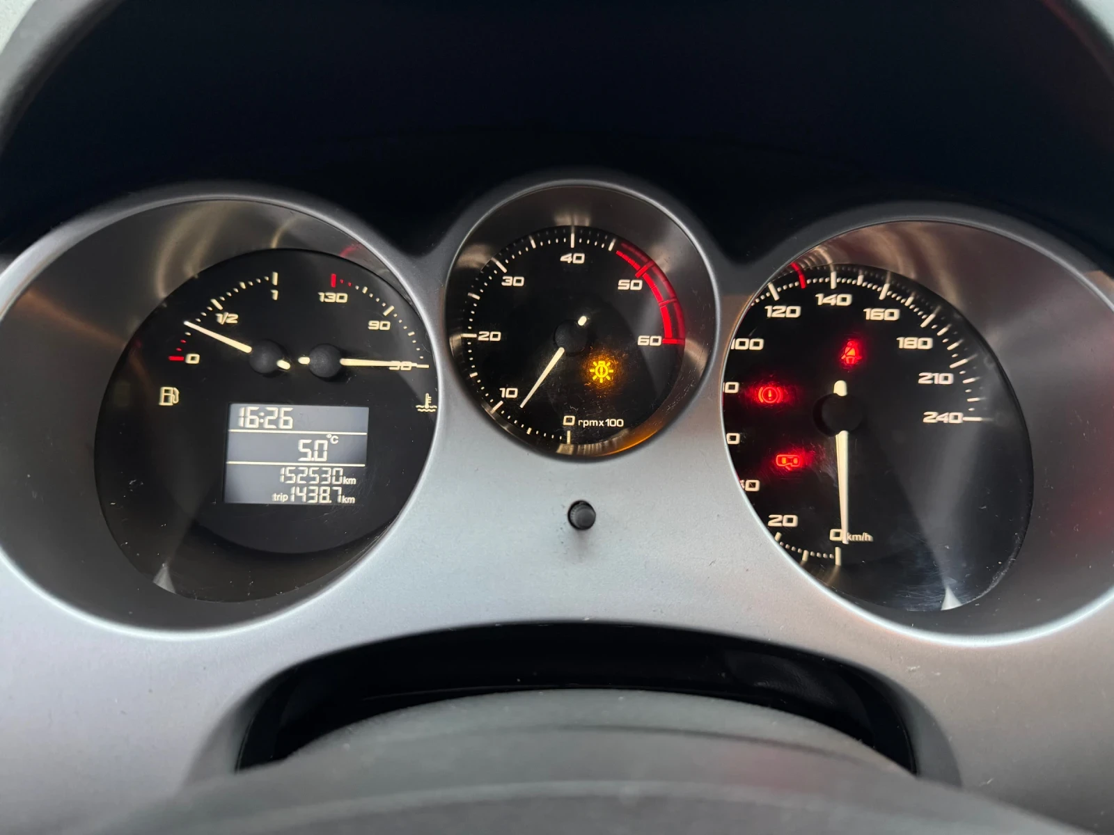 Seat Altea 1.6 TDI 105k.c. Климатроник * Bluetooth + AUX , снимка 13 - Автомобили и джипове - 53953435