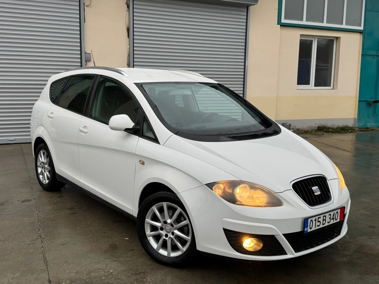 Seat Altea 1.6 TDI 105k.c. Климатроник * Bluetooth + AUX , снимка 6 - Автомобили и джипове - 53953435