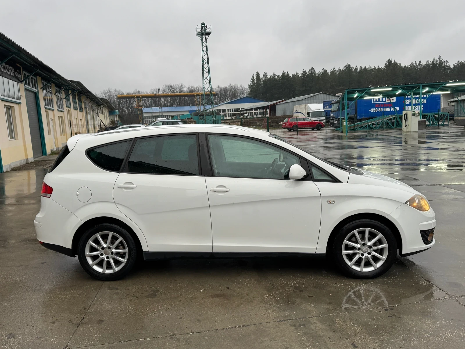 Seat Altea 1.6 TDI 105k.c. Климатроник * Bluetooth + AUX , снимка 5 - Автомобили и джипове - 53953435