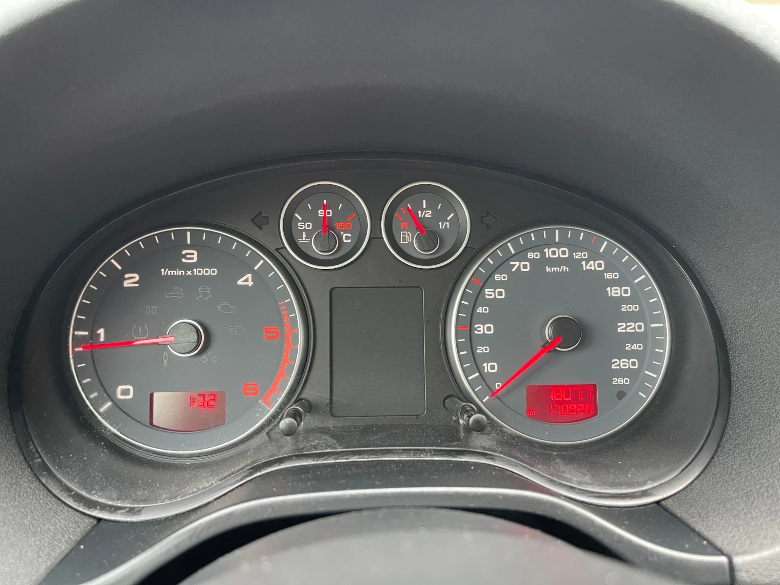 Audi A3 SPORTBACK 1.6 TDI 90 К.С. 2012 Г. FACELIFT 170 000, снимка 14 - Автомобили и джипове - 54218272