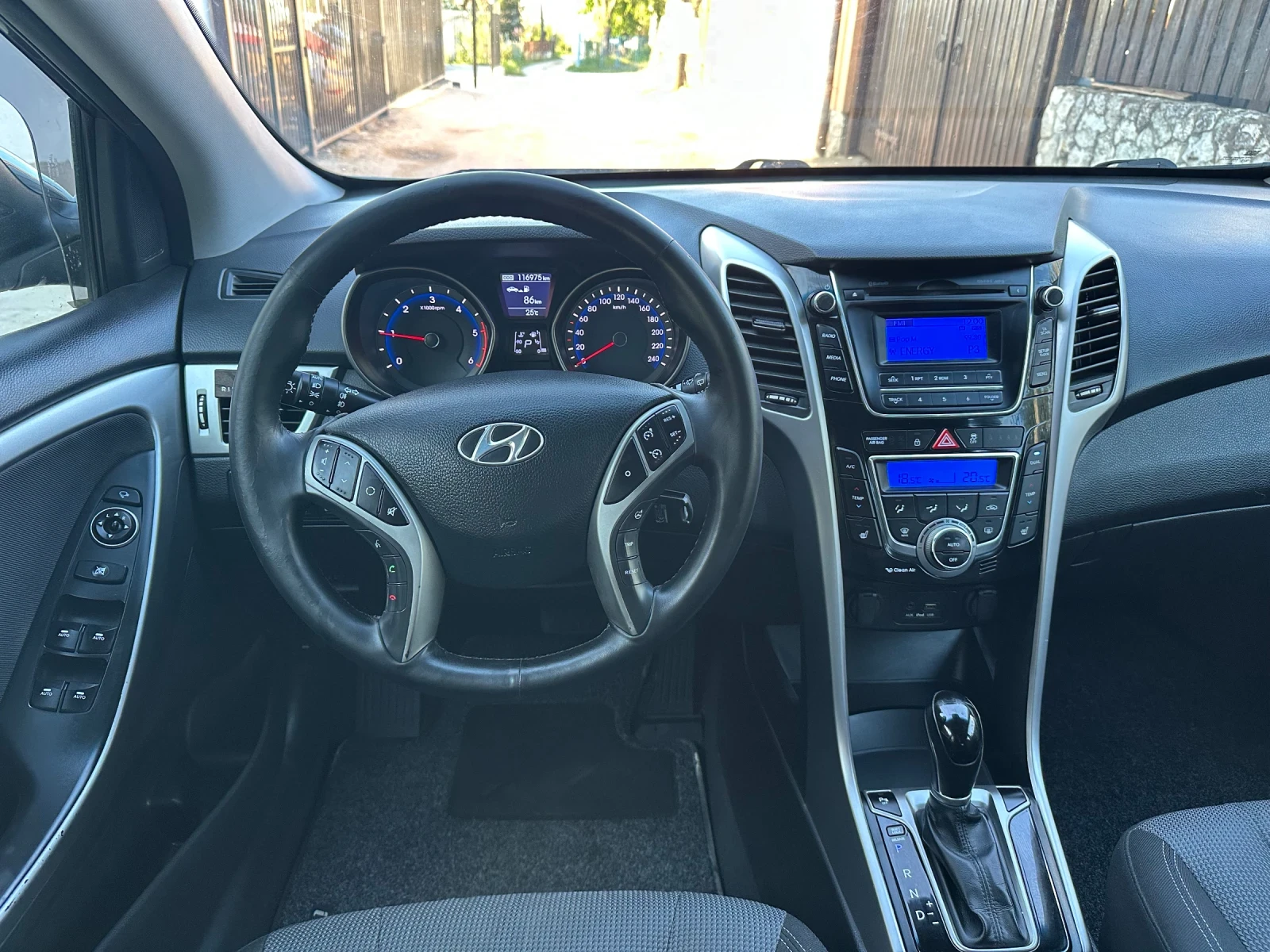 Hyundai I30 1.6-АВТОМАТИК, снимка 8 - Автомобили и джипове - 54323437