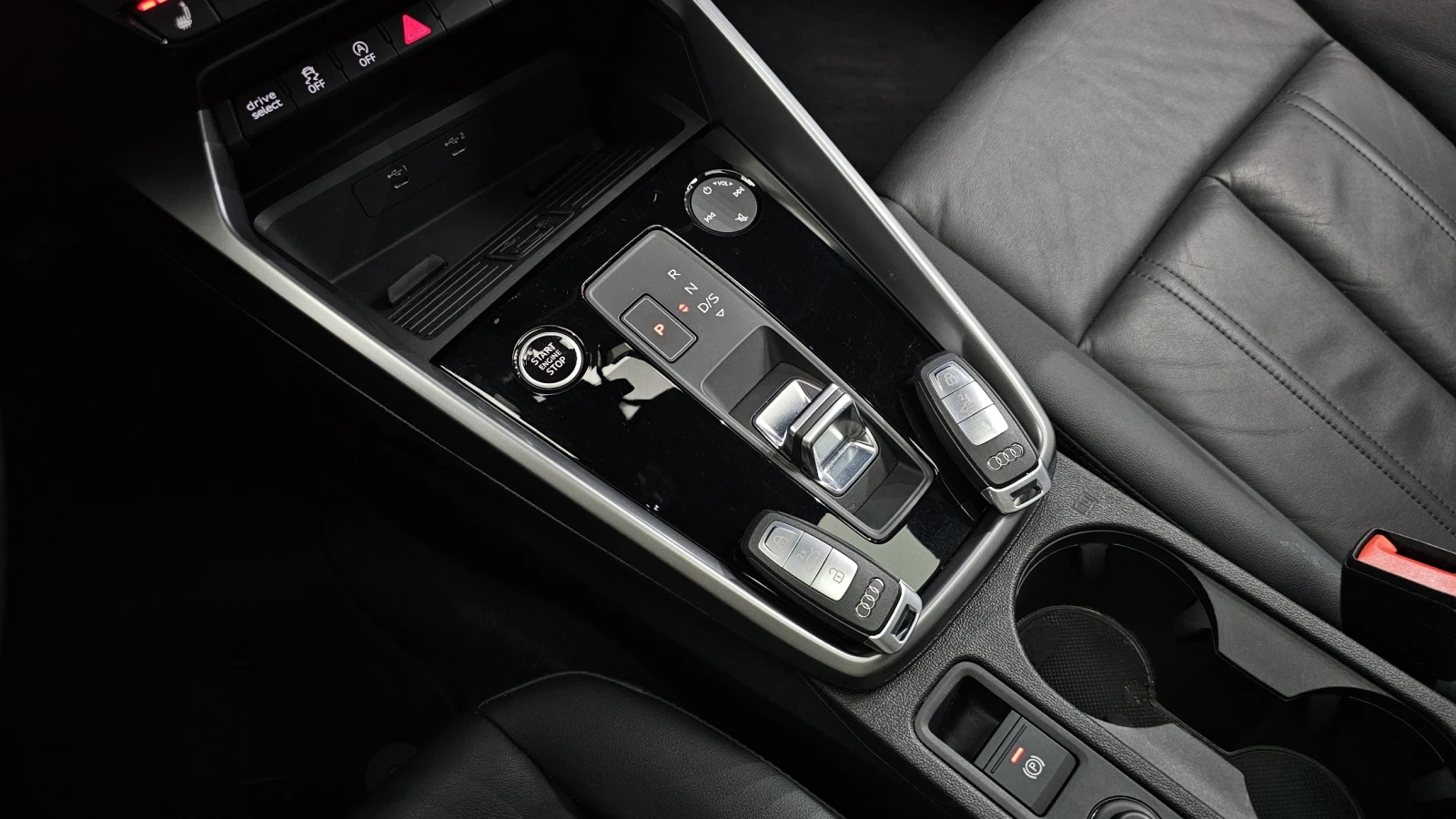 Audi A3 40TFSI| DISTRONIC| ШИБЕДАХ| ПОДГРЕВ| 2 КЛЮЧА, снимка 13 - Автомобили и джипове - 54459606