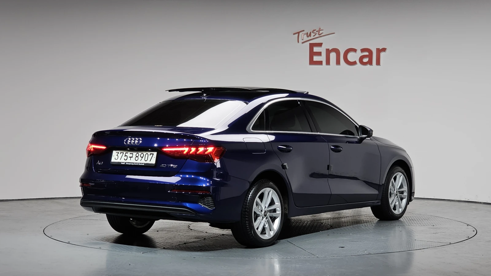 Audi A3 40TFSI| DISTRONIC| ШИБЕДАХ| ПОДГРЕВ| 2 КЛЮЧА, снимка 3 - Автомобили и джипове - 54459606
