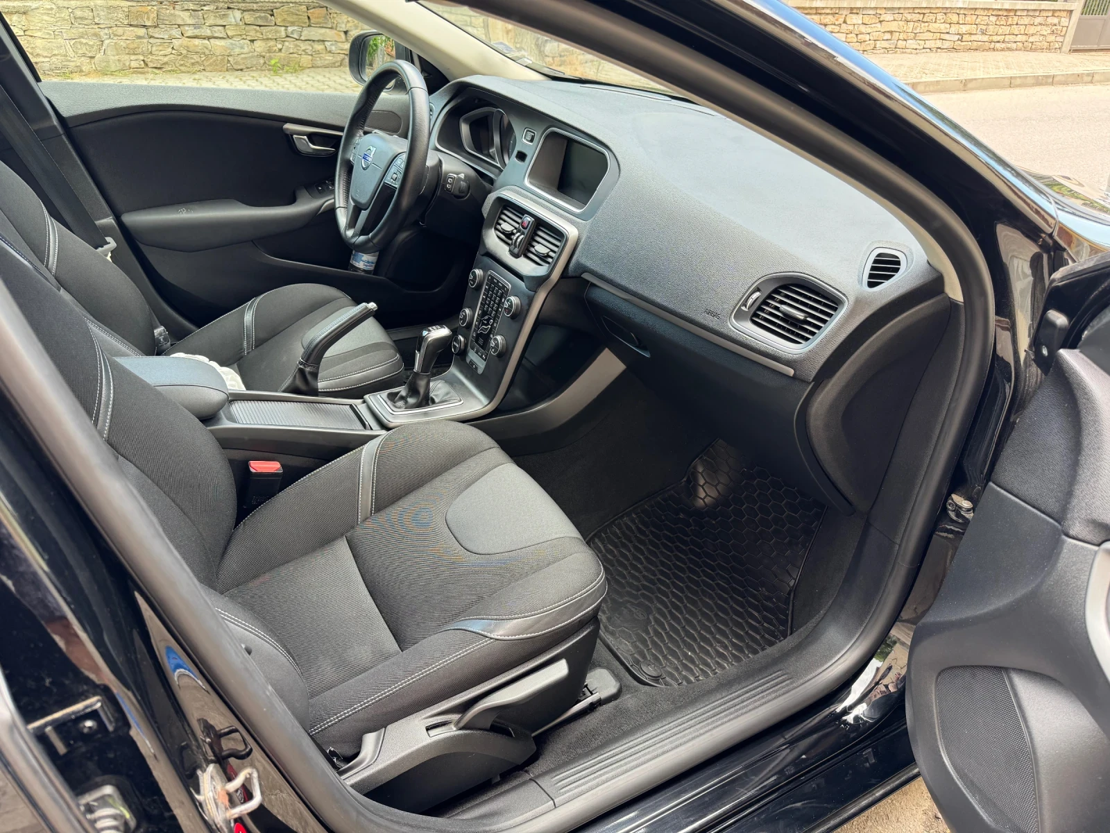 Volvo V40, снимка 16 - Автомобили и джипове - 54808940
