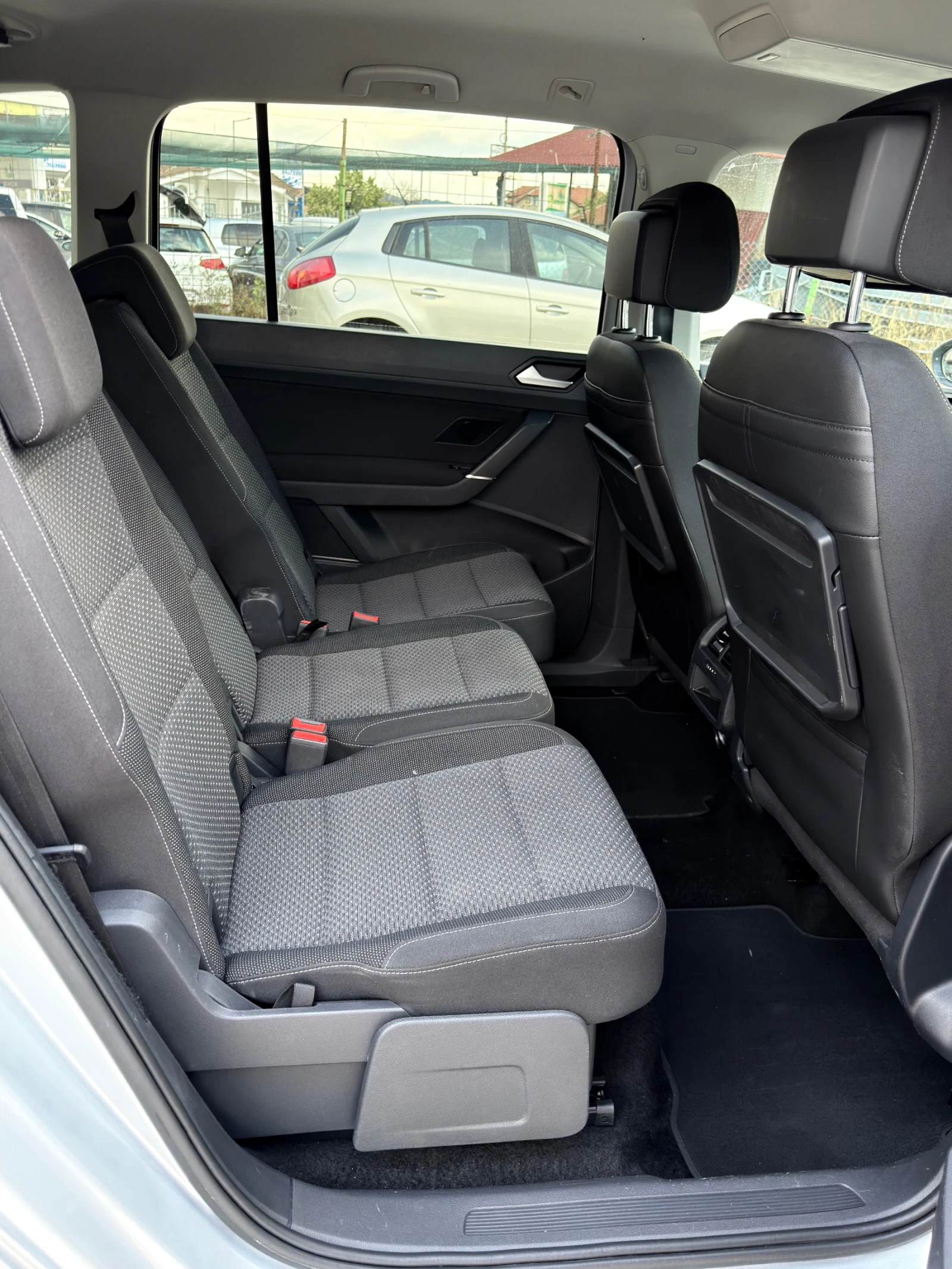 VW Touran Внос от Швейцария ! УНИКАТ , снимка 11 - Автомобили и джипове - 54961302