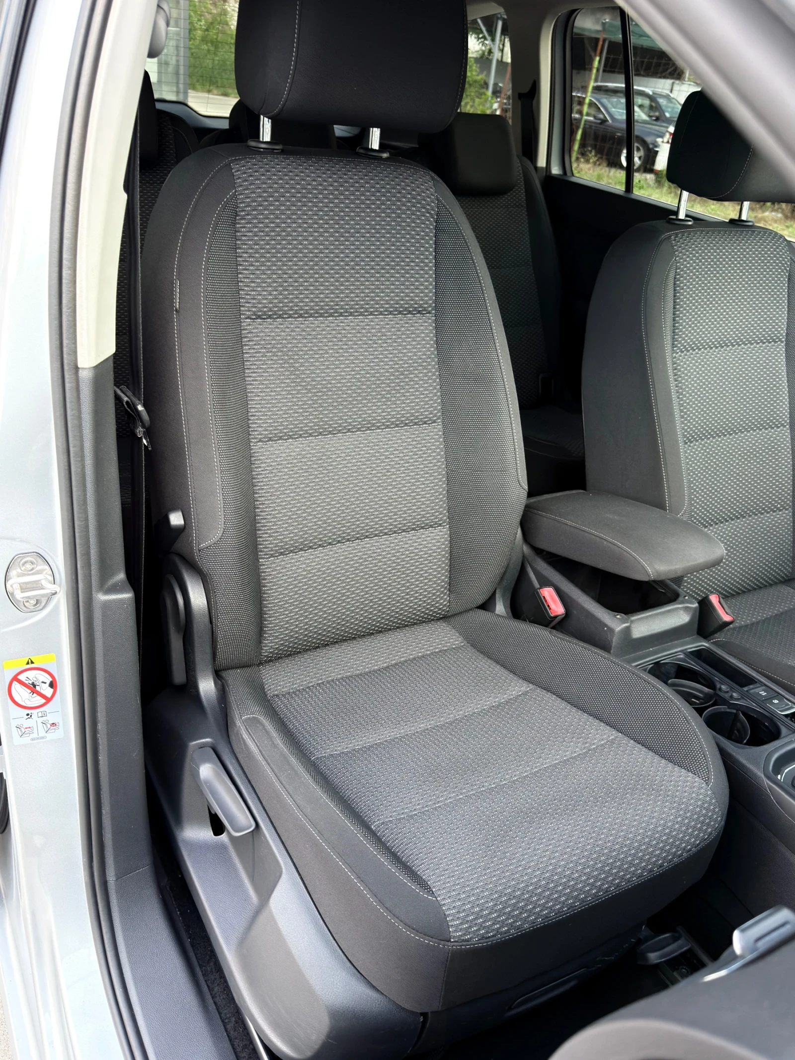 VW Touran Внос от Швейцария ! УНИКАТ , снимка 9 - Автомобили и джипове - 54961302