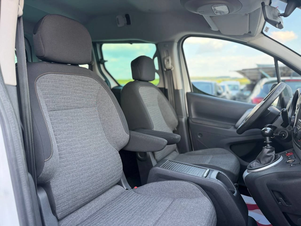 Citroen Berlingo 1.6BlueHDi FACELIFT, снимка 15 - Автомобили и джипове - 55051886