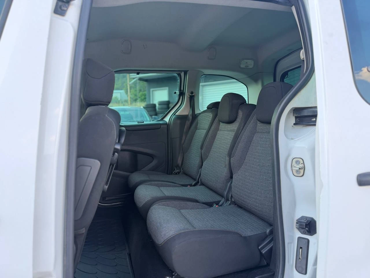 Citroen Berlingo 1.6BlueHDi FACELIFT, снимка 11 - Автомобили и джипове - 55051886