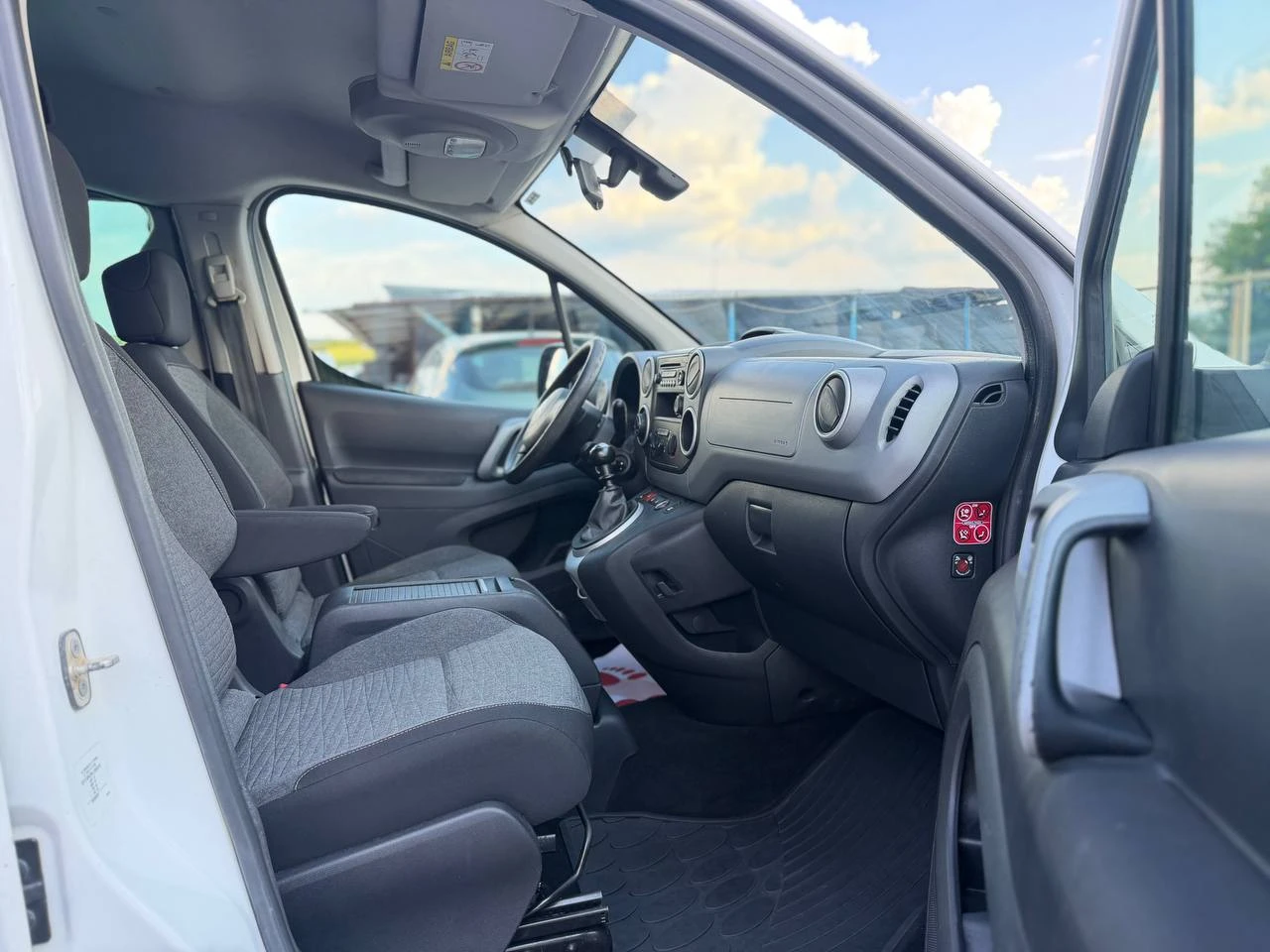 Citroen Berlingo 1.6BlueHDi FACELIFT, снимка 14 - Автомобили и джипове - 55051886
