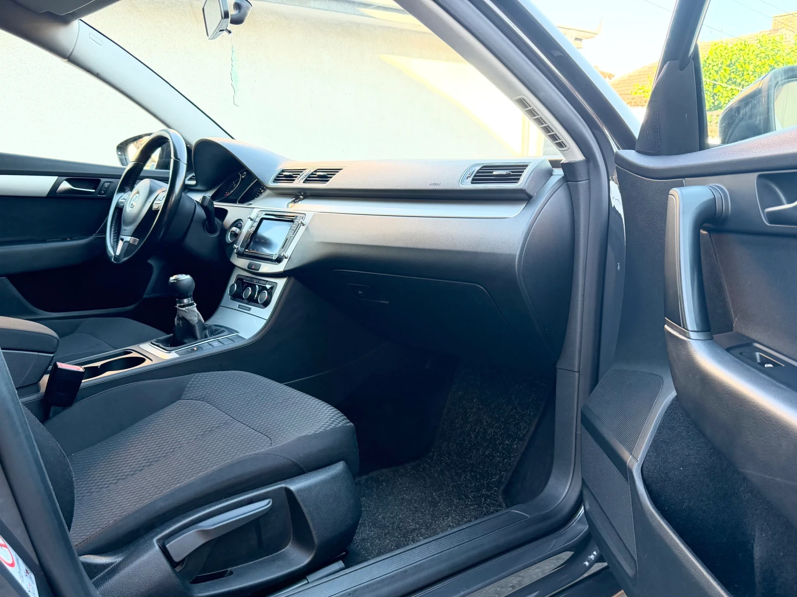 VW Passat 1.6 TDI , снимка 7 - Автомобили и джипове - 55199805