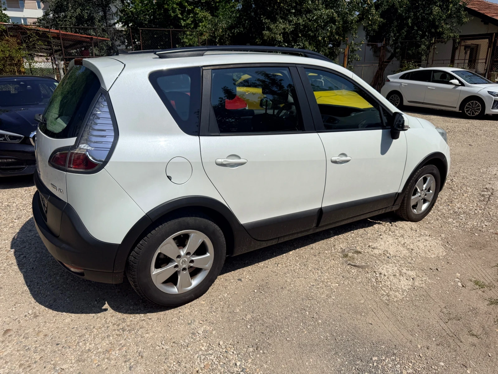 Renault Scenic 1.5dci X-Mod, снимка 6 - Автомобили и джипове - 55347281