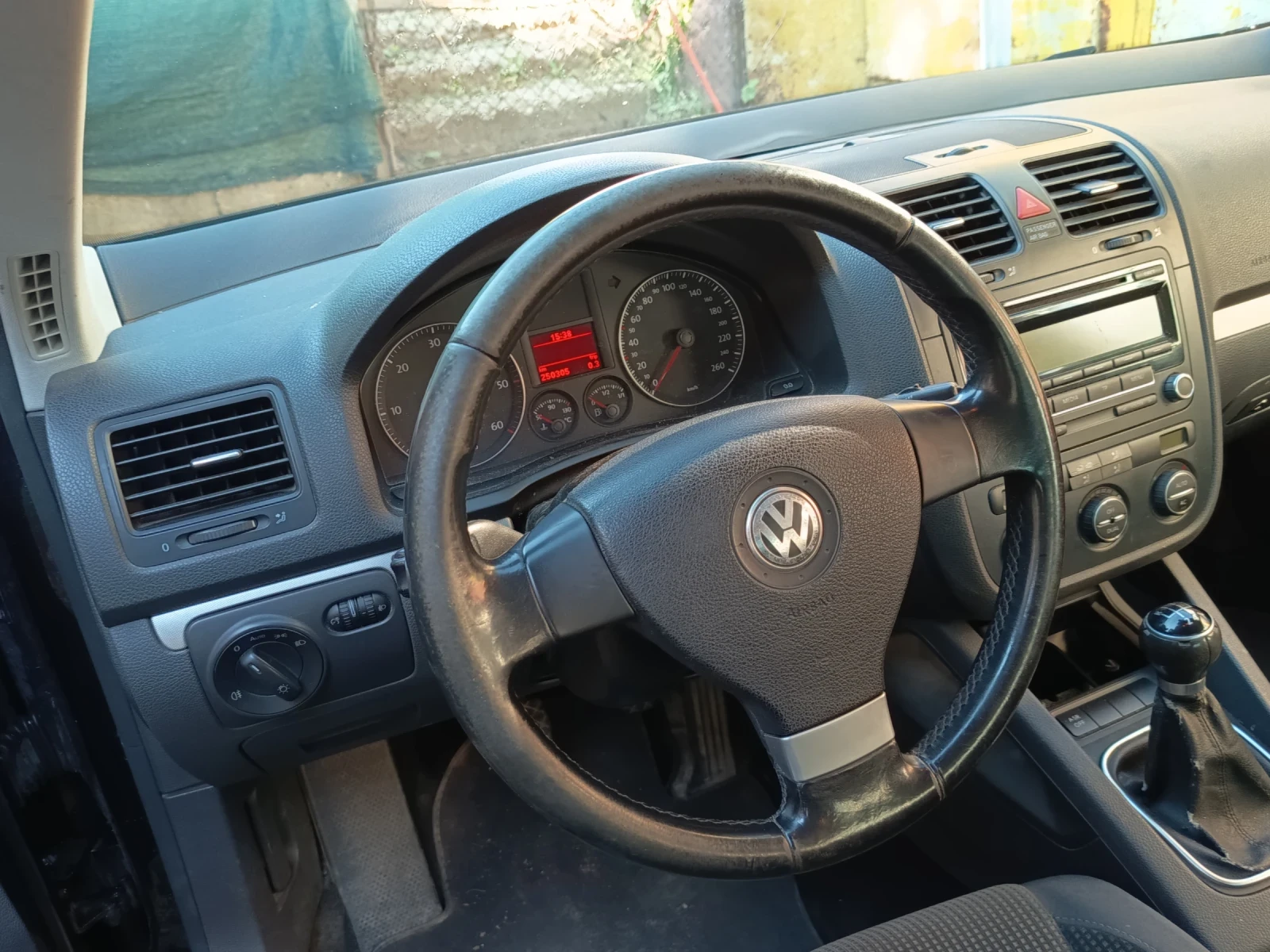VW Jetta 1.9 TDI 105k.s., снимка 8 - Автомобили и джипове - 55617450