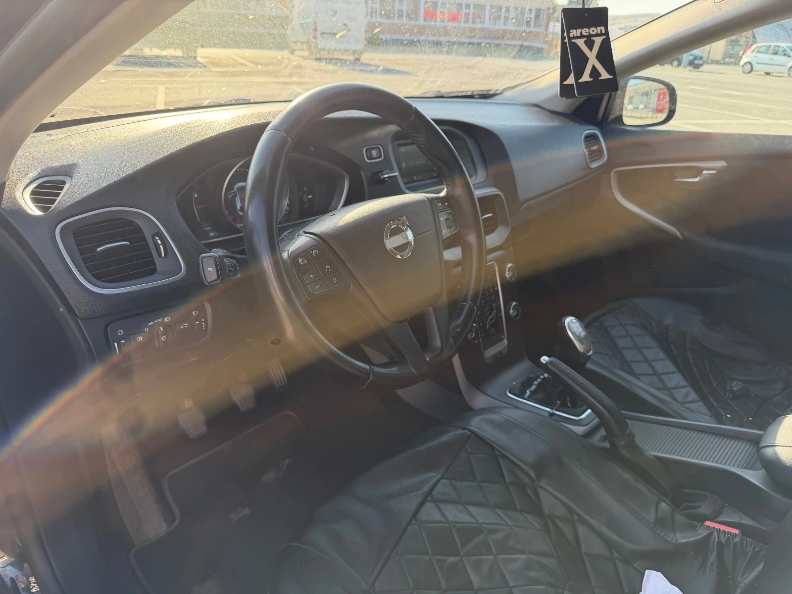 Volvo V40 ОБСЛУЖЕН* ГАРАНЦИЯ, снимка 9 - Автомобили и джипове - 55900065