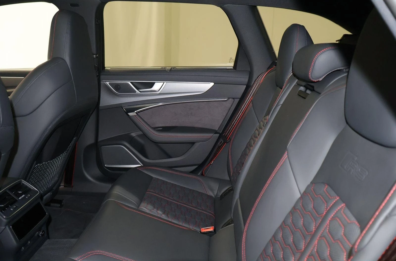 Audi Rs6 DYNAMIC / MATRIX / PANO / B&O / HUD / EXCLUSIVE /, снимка 15 - Автомобили и джипове - 56015330