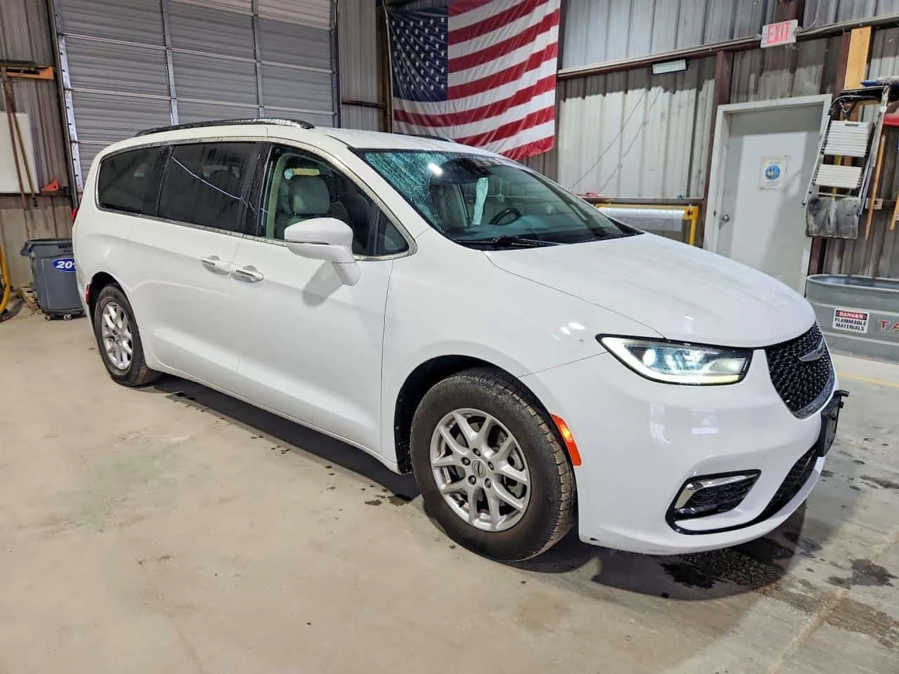 Chrysler Pacifica Touring L * CARFAX * OПЦИЯ ЗА ФИНАНСИРАНЕ, снимка 4 - Автомобили и джипове - 56256093