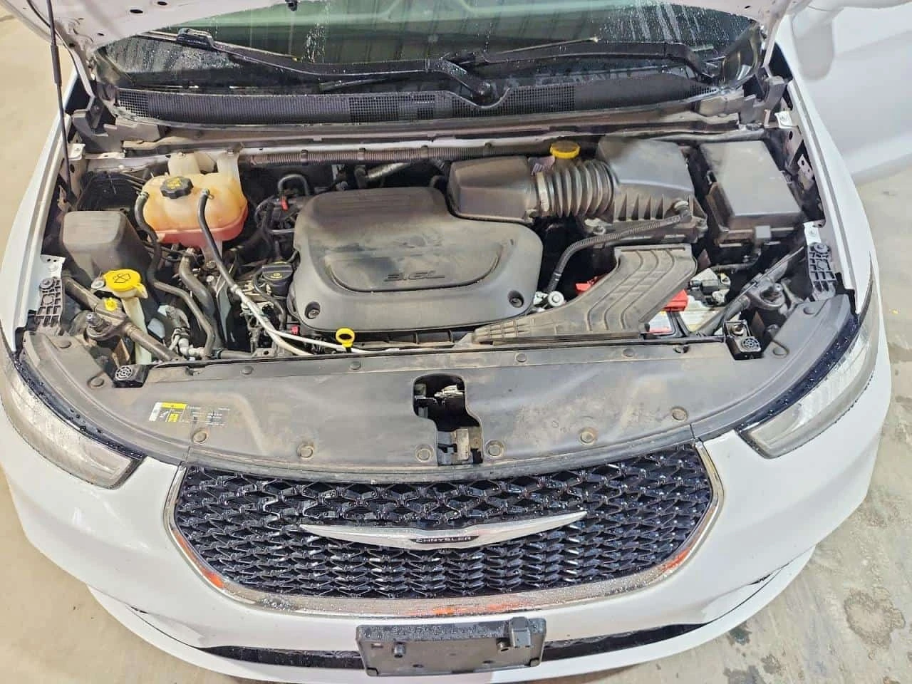 Chrysler Pacifica Touring L * CARFAX * OПЦИЯ ЗА ФИНАНСИРАНЕ, снимка 12 - Автомобили и джипове - 56256093