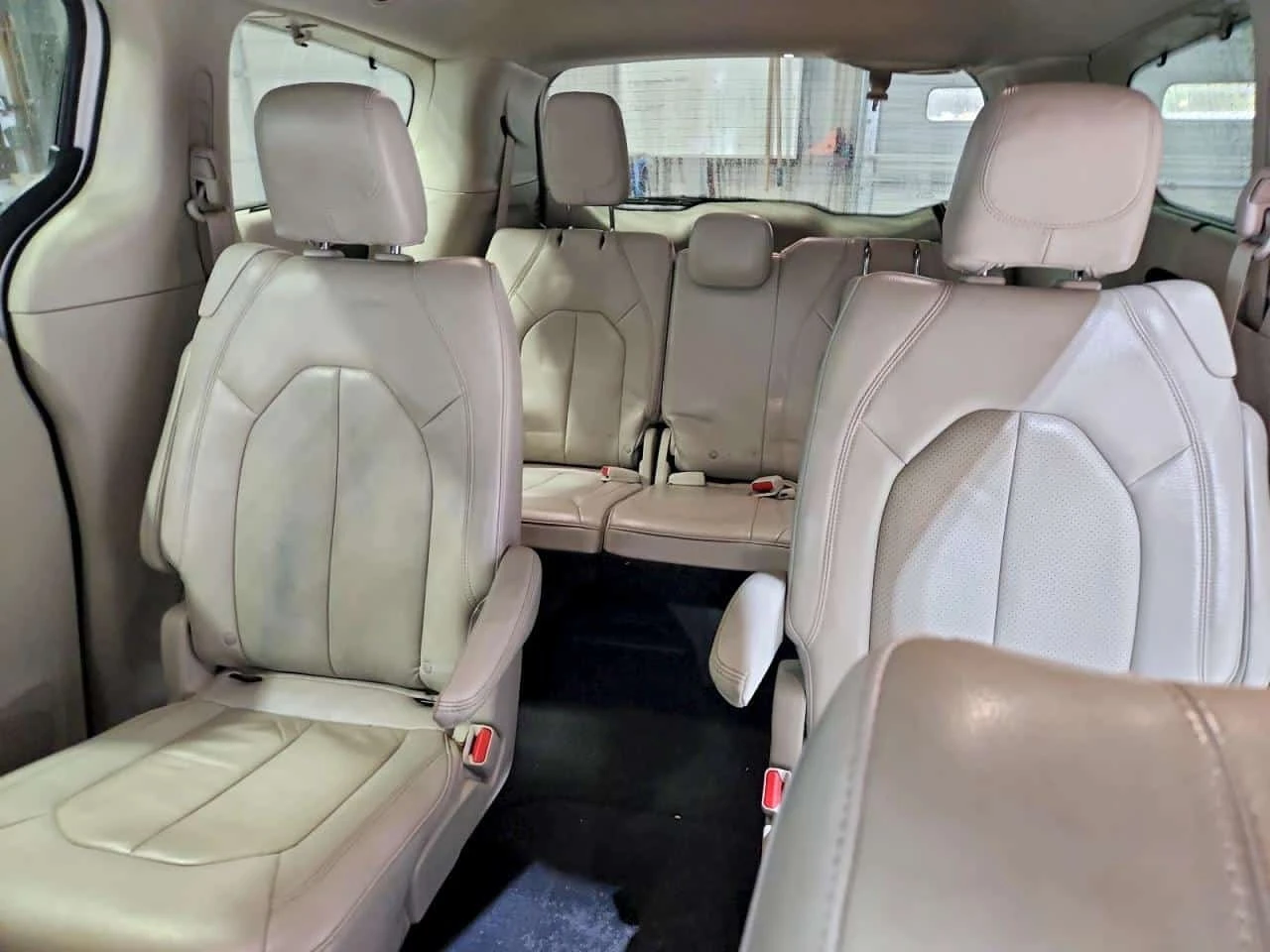 Chrysler Pacifica Touring L * CARFAX * OПЦИЯ ЗА ФИНАНСИРАНЕ, снимка 10 - Автомобили и джипове - 56256093