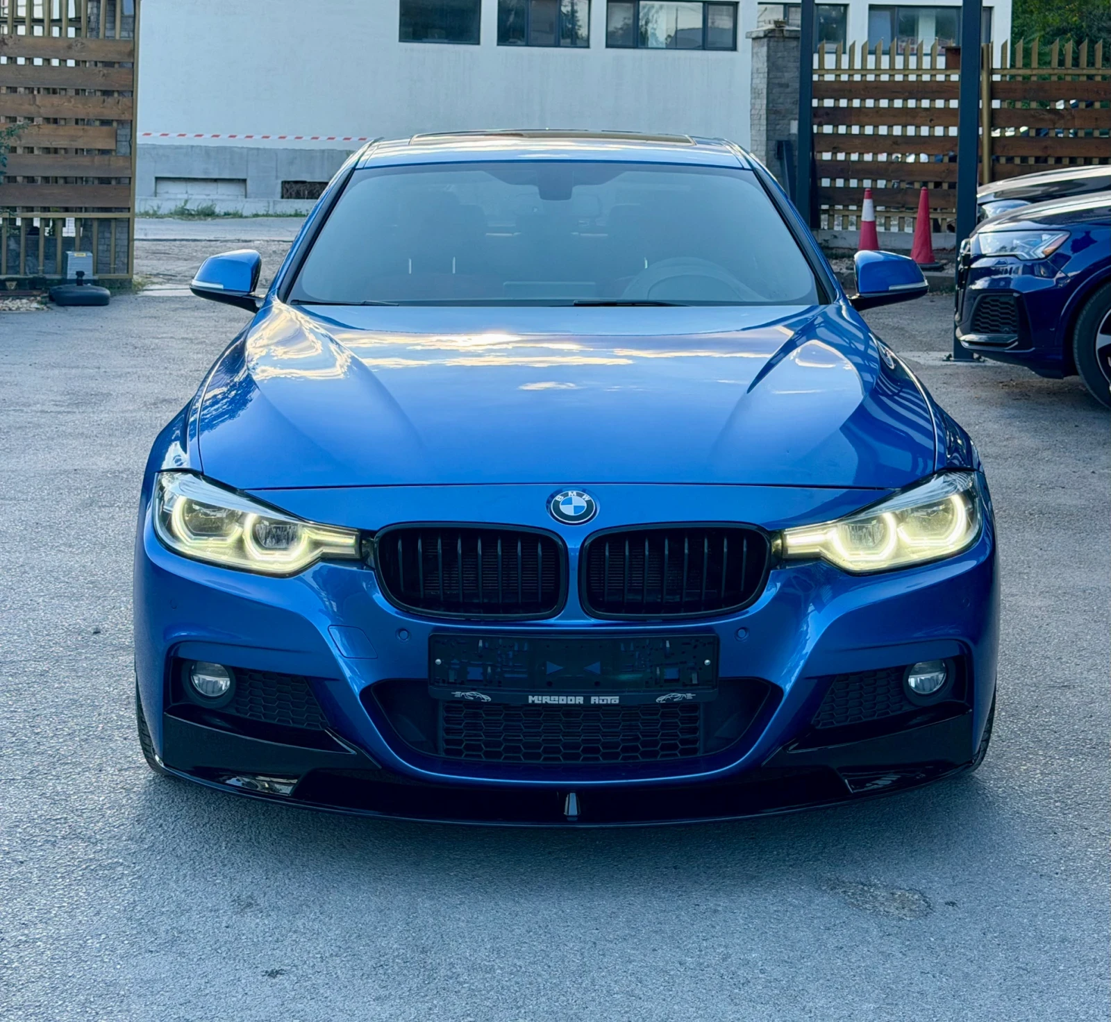 BMW 330 M-pack xDrive, снимка 2 - Автомобили и джипове - 56260934
