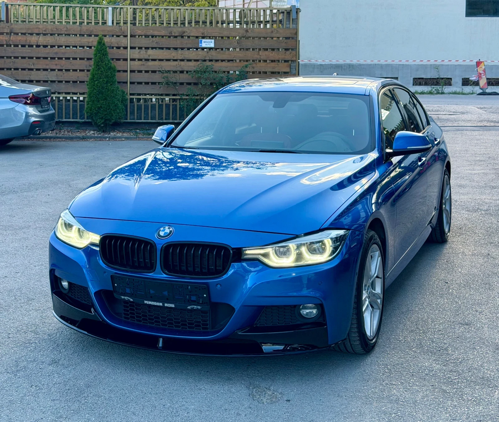 BMW 330 M-pack xDrive, снимка 3 - Автомобили и джипове - 56260934