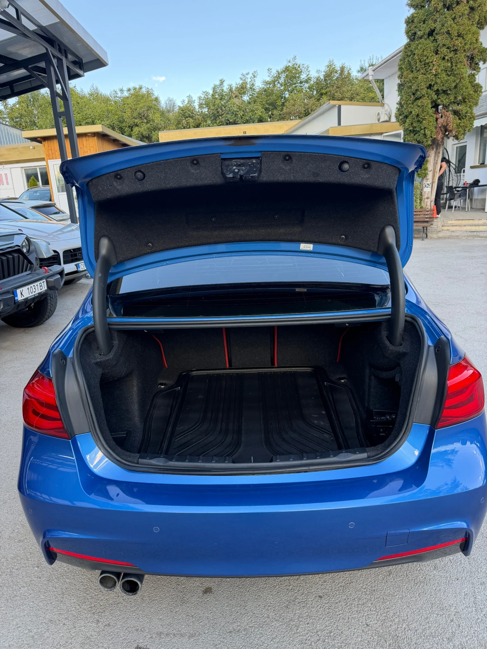 BMW 330 M-pack xDrive, снимка 8 - Автомобили и джипове - 56260934