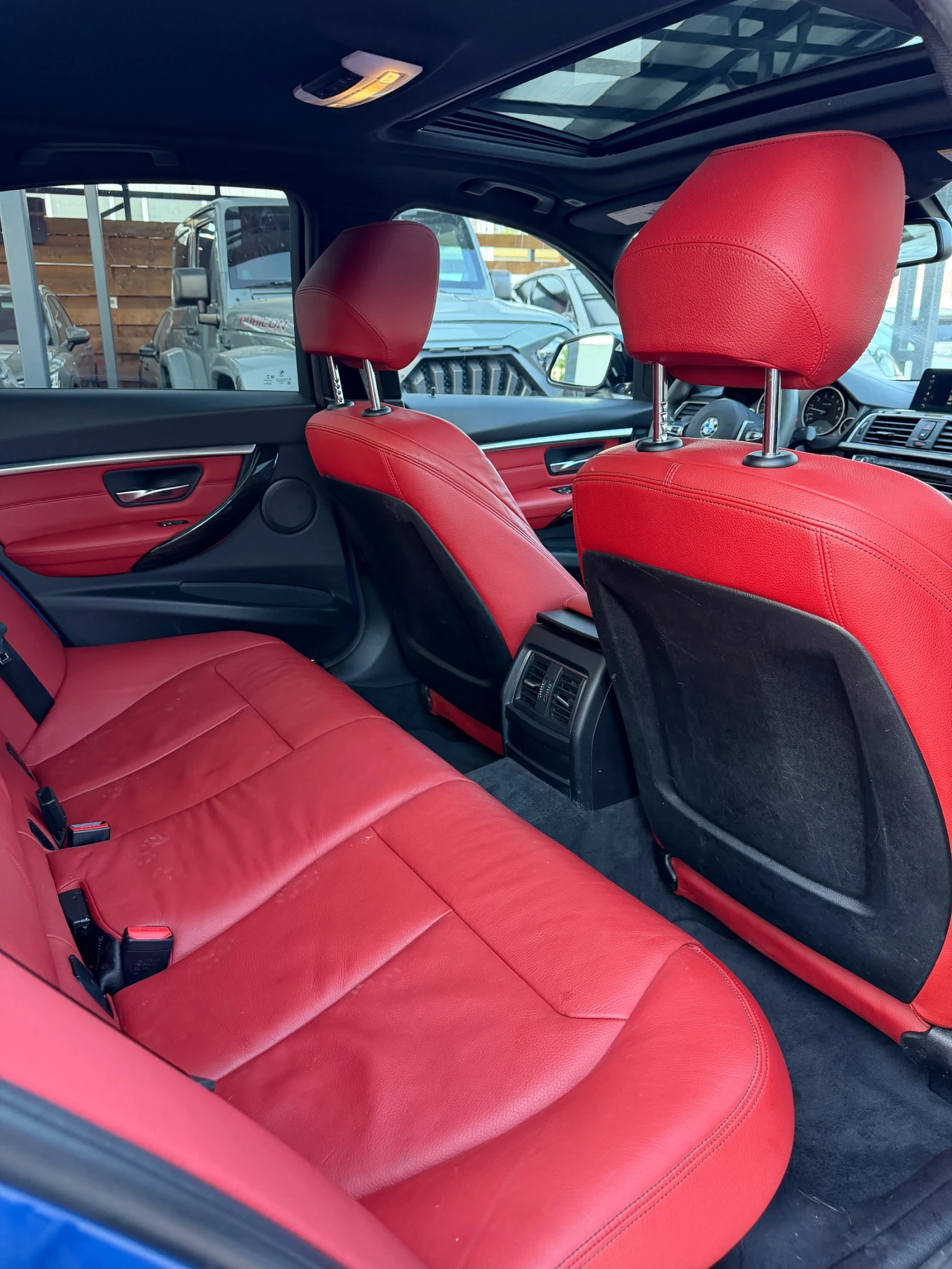 BMW 330 M-pack xDrive, снимка 13 - Автомобили и джипове - 56260934