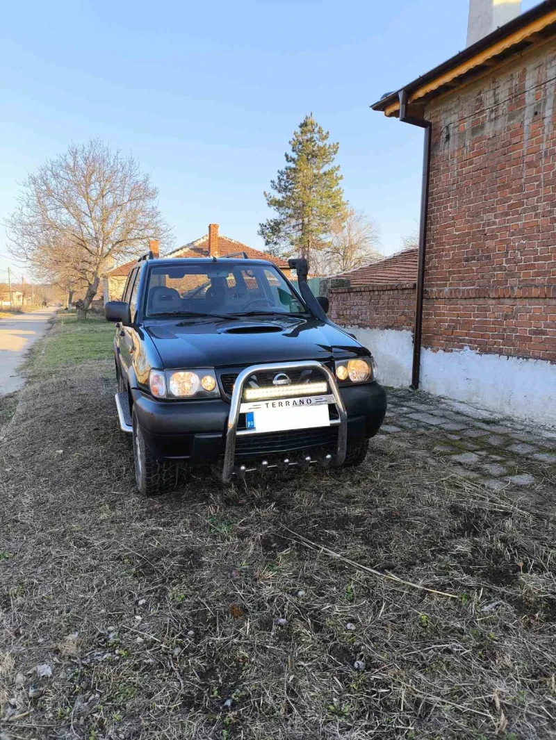 Nissan Terrano 2.7, снимка 2 - Автомобили и джипове - 49364526