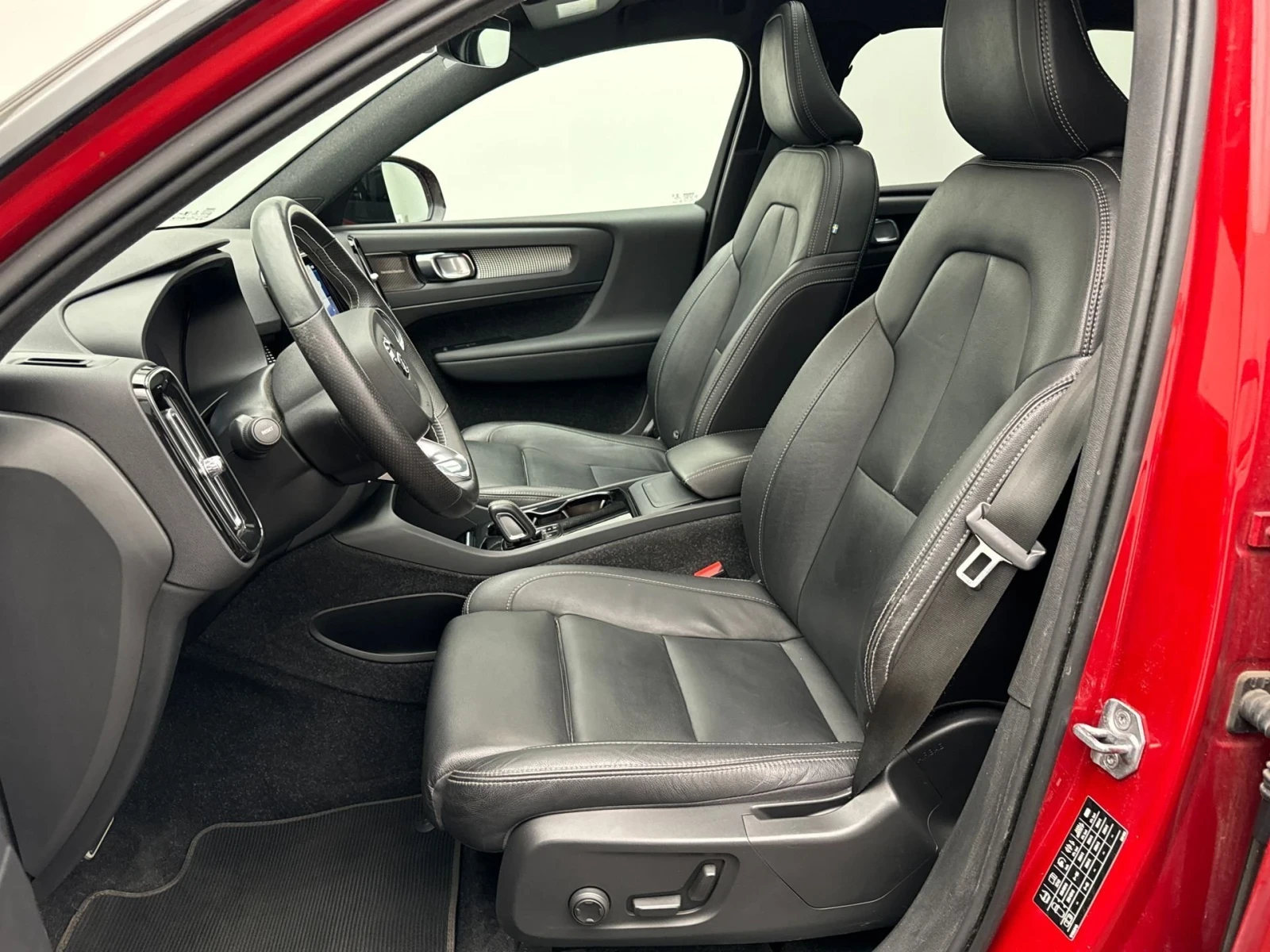 Volvo XC40 P8 R-Design - Twin Motor HARMAN Kardon панорама  - изображение 8