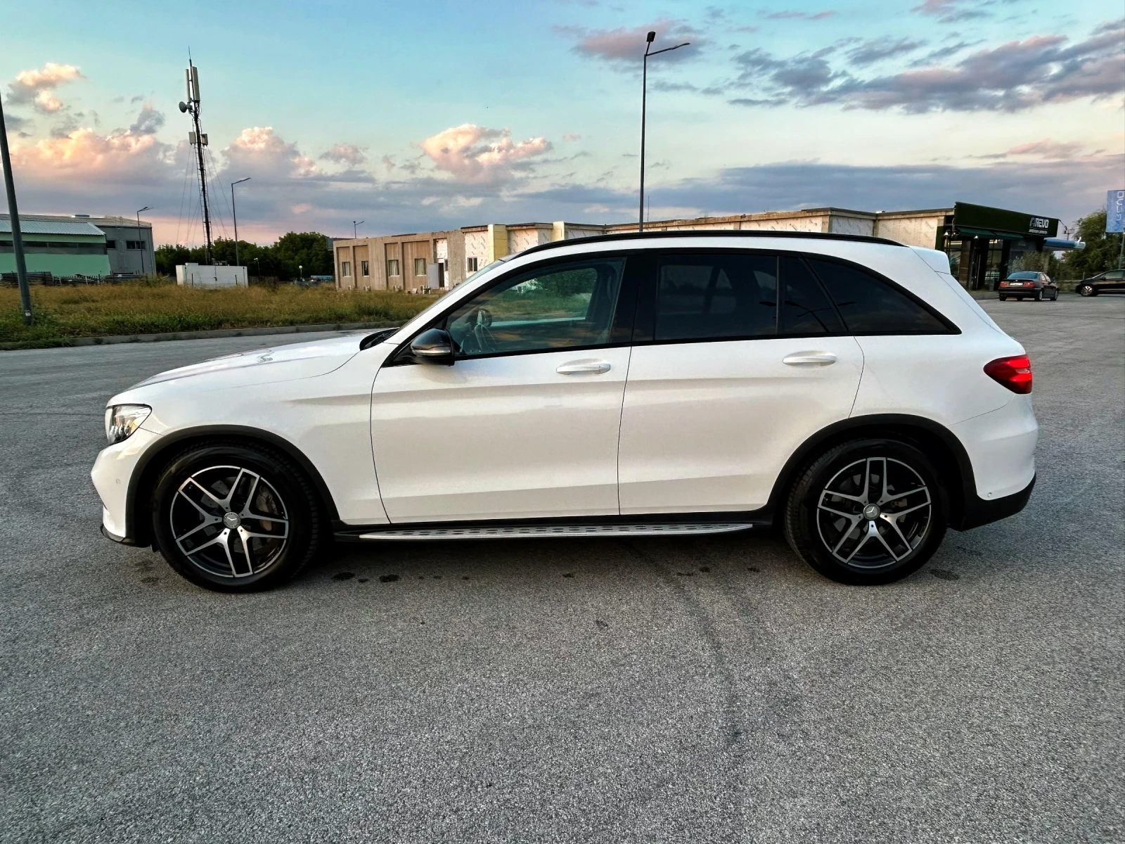 Mercedes-Benz GLC 250 AMG Line 4 MATIC 9-G 204 HP - изображение 7