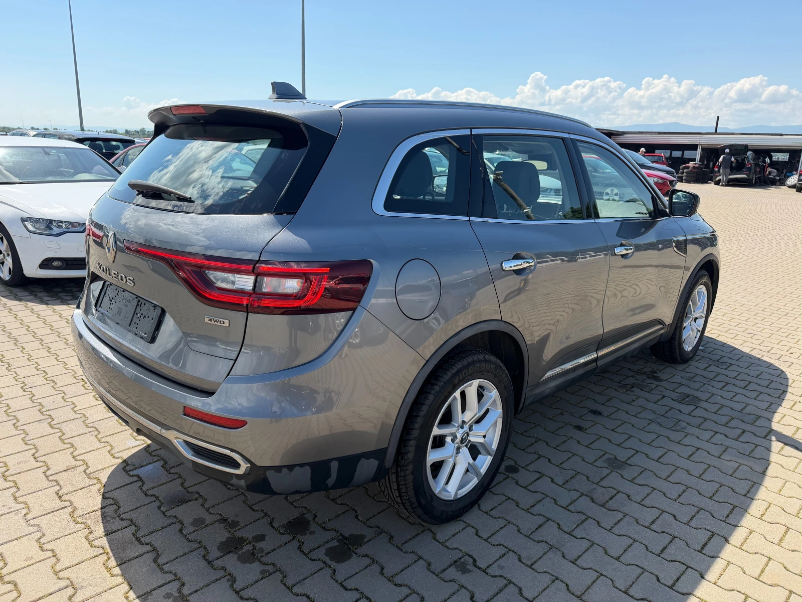 Renault Koleos 2.0DCI 4X4 AVTOMAT/NAVI/KOJA EURO 6, снимка 6 - Автомобили и джипове - 54667167