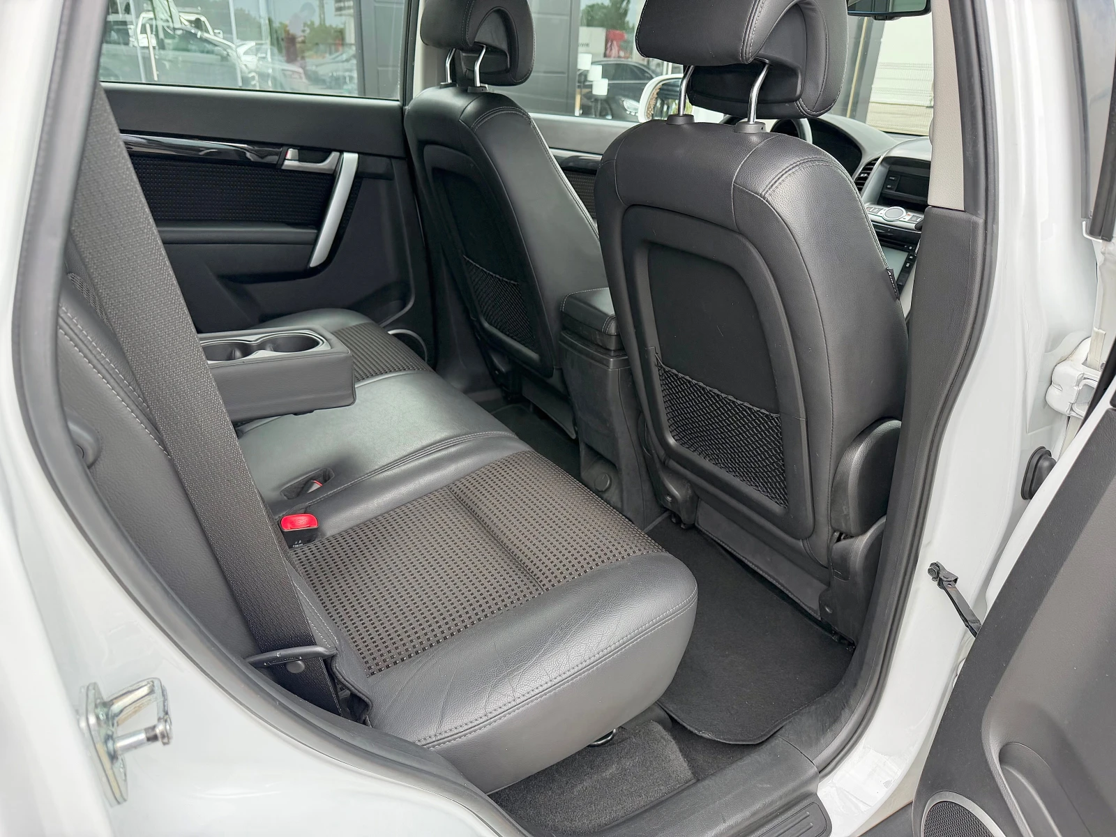 Chevrolet Captiva 2.2VCDi * Facelift* | 7 Места| Кожа/Навигация/Каме, снимка 14 - Автомобили и джипове - 54902156