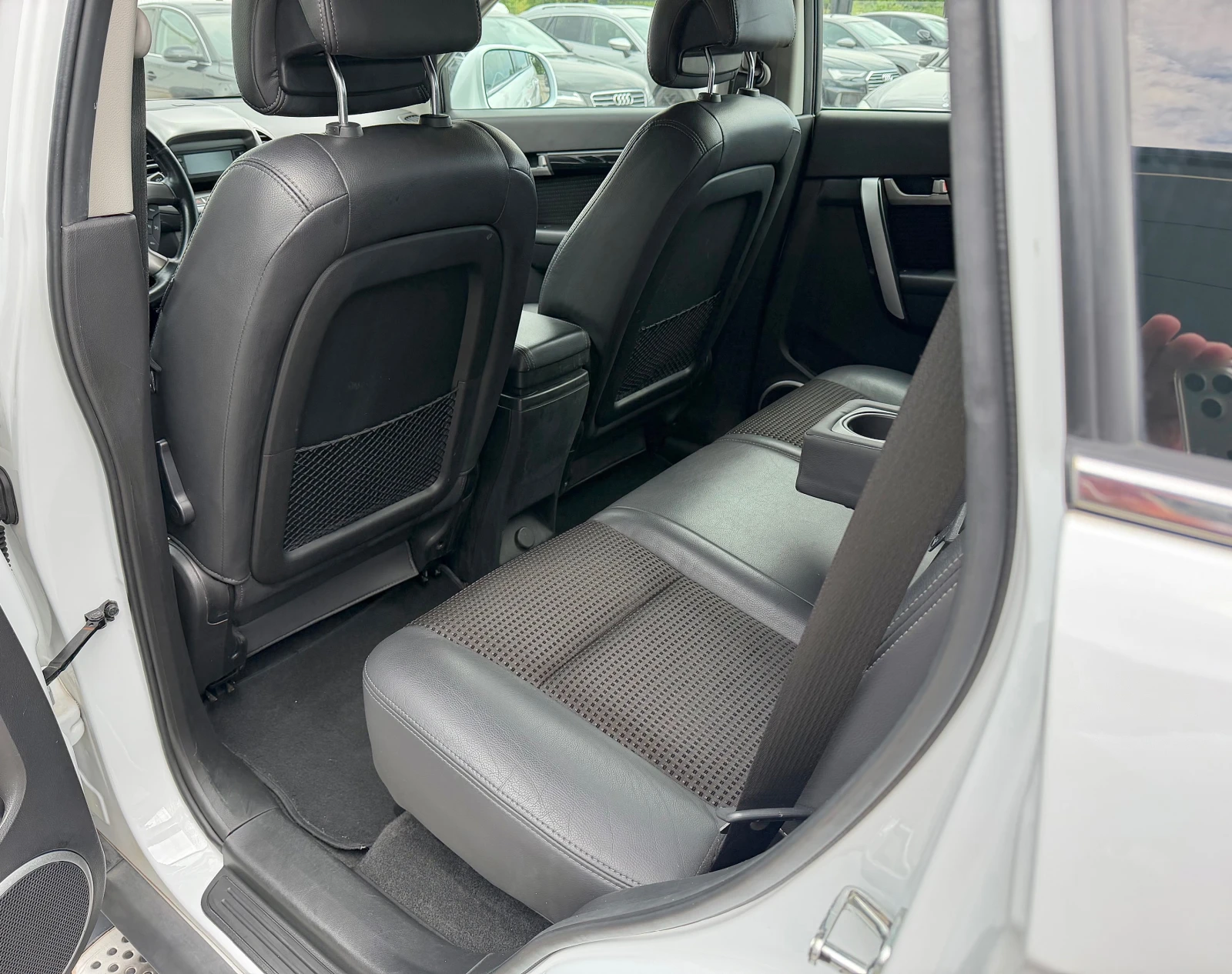 Chevrolet Captiva 2.2VCDi * Facelift* | 7 Места| Кожа/Навигация/Каме, снимка 13 - Автомобили и джипове - 54902156