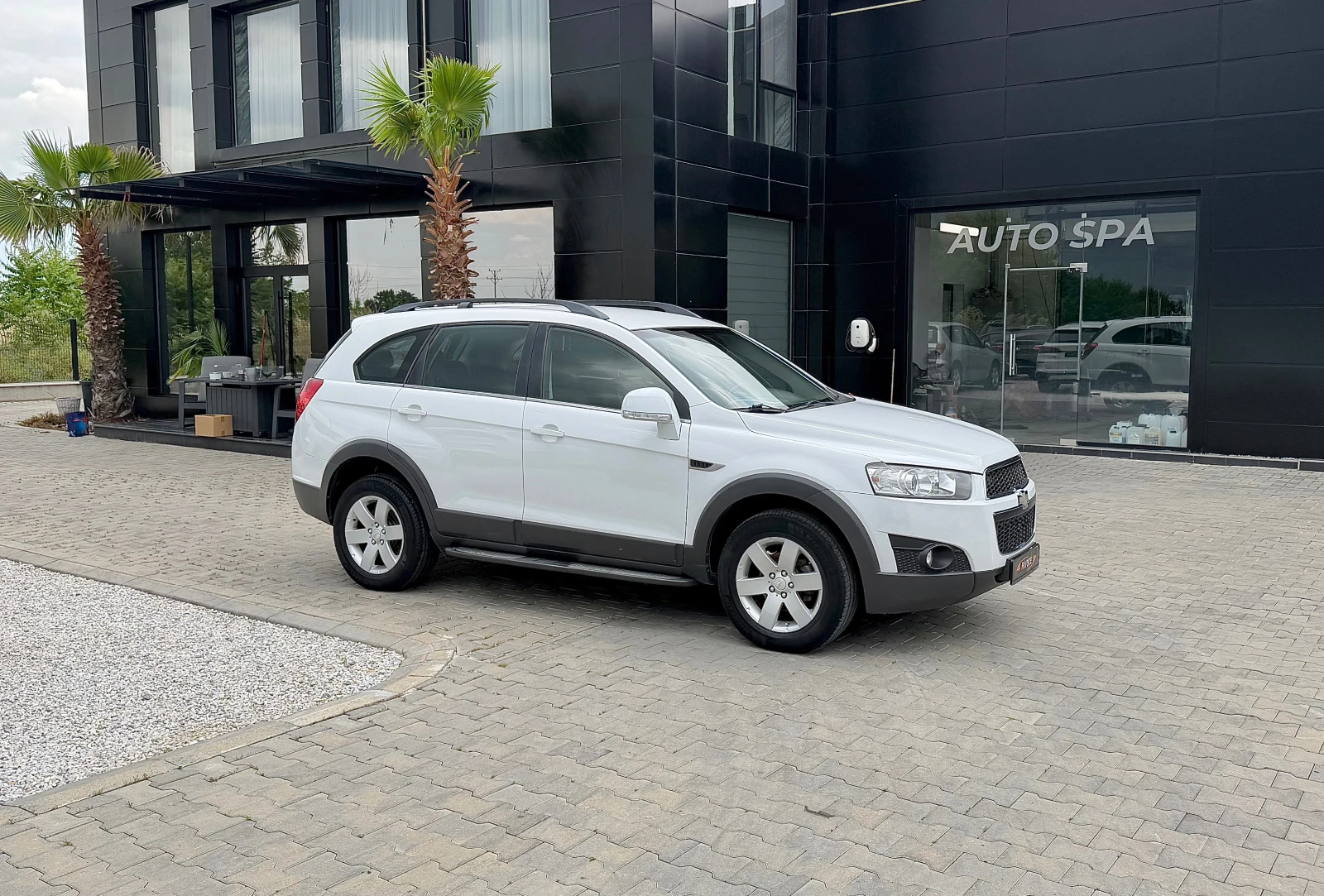 Chevrolet Captiva 2.2VCDi * Facelift* | 7 Места| Кожа/Навигация/Каме, снимка 3 - Автомобили и джипове - 54902156