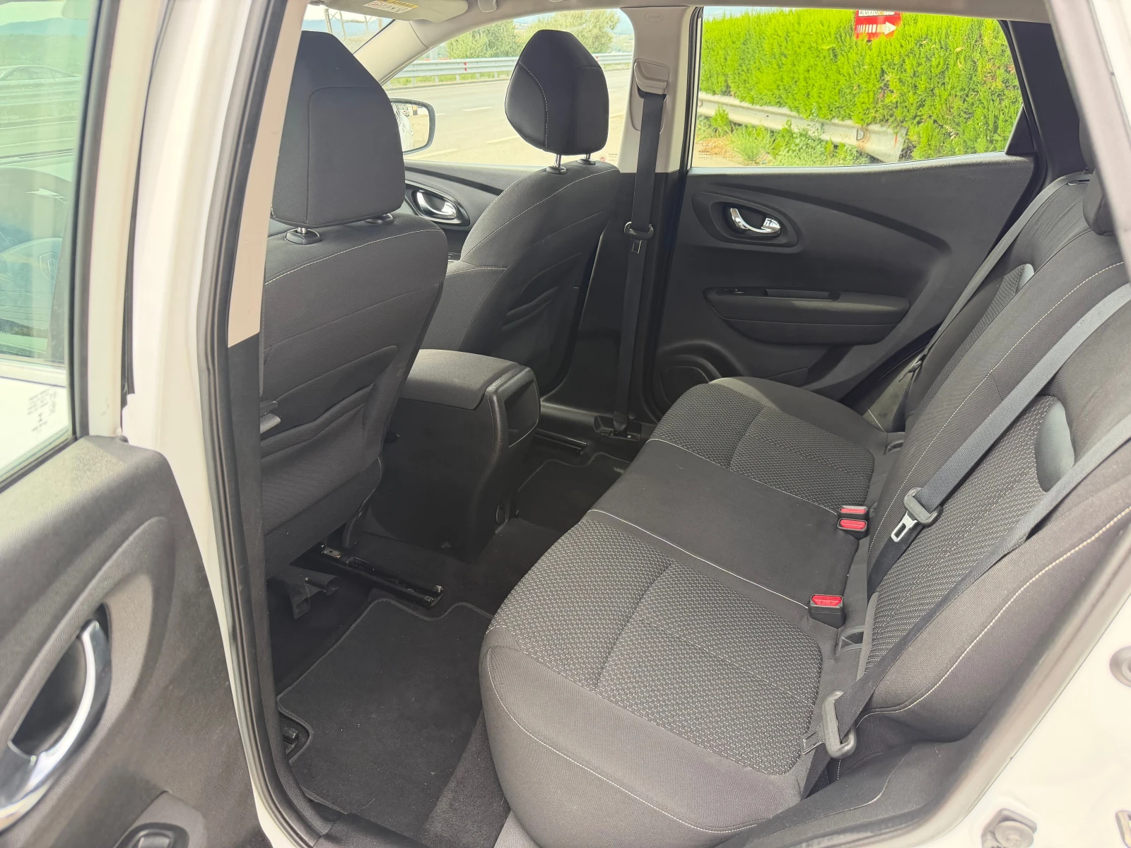 Renault Kadjar 1.6 DCi 4x4, снимка 10 - Автомобили и джипове - 55433255